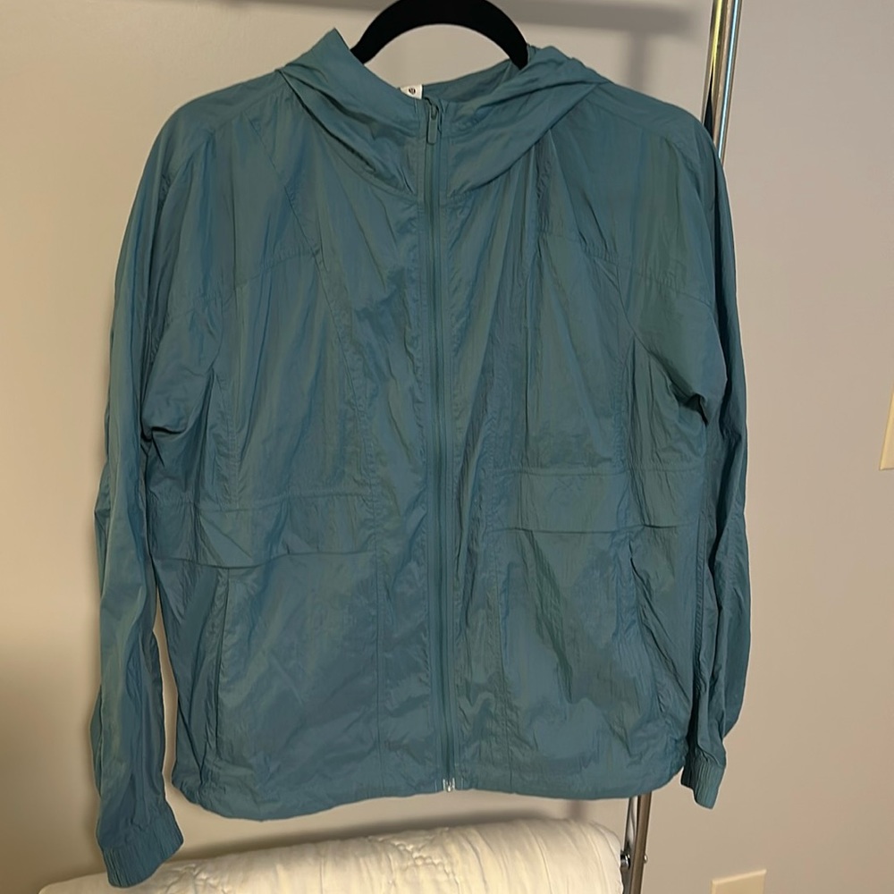 Lululemon windbreaker size 8